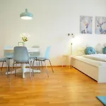Apartment Apstay ǀ Parking Option & Self Check-in *