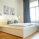 Apstay ǀ Parking Option & Self Check-in * Graz