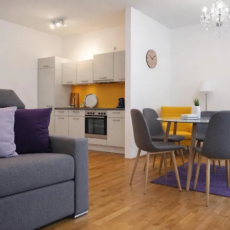 Apstay ǀ Parking Option & Self Check-in Apartment