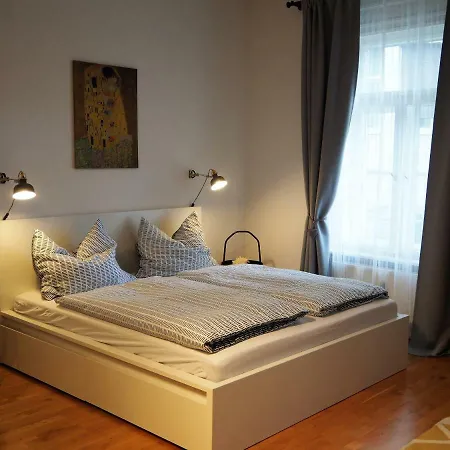 Apstay ǀ Parking Option & Self Check-in