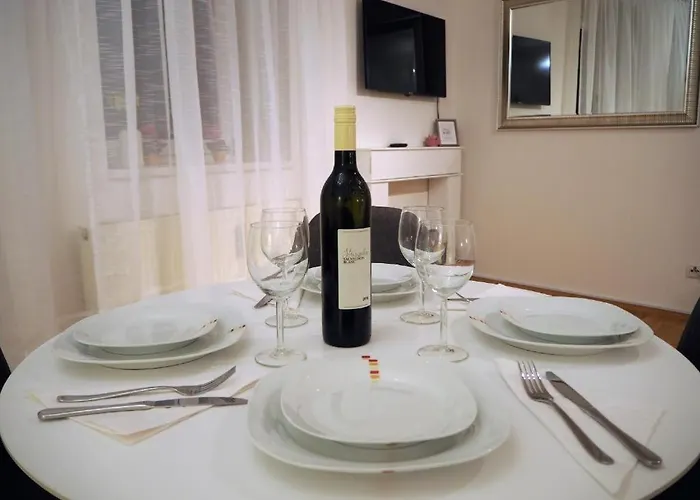 Apstay ǀ Parking Option & Self Check-in Apartment *