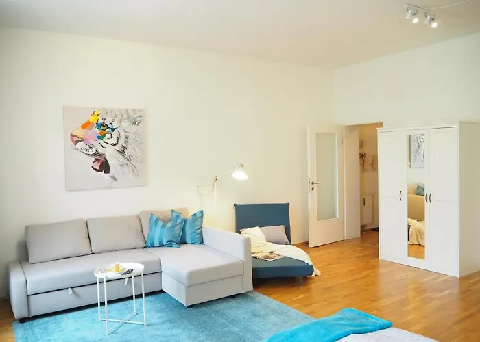 Apstay ǀ Parking Option & Self Check-in *